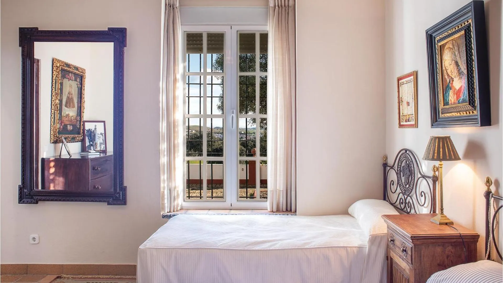Holiday home 4 Bedroom Beautiful Home In El Garrobo