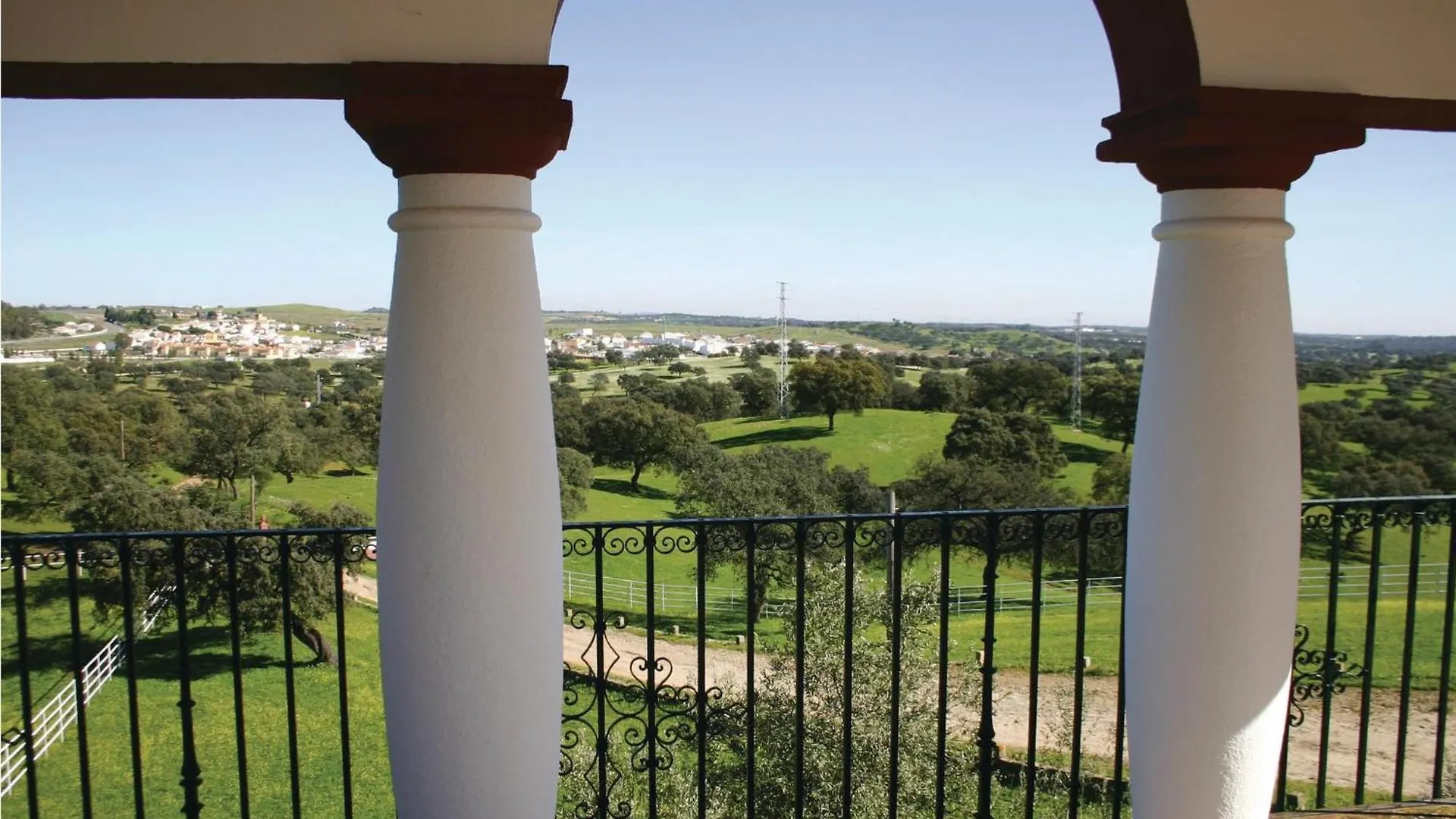 4 Bedroom Beautiful Home In El Garrobo Holiday home